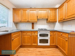 Kitchen- click for photo gallery